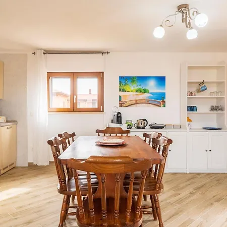 Elena * קאסטלסארדו